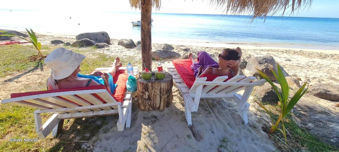 Paraiso Beach Hotel Brig Bay 外观 照片