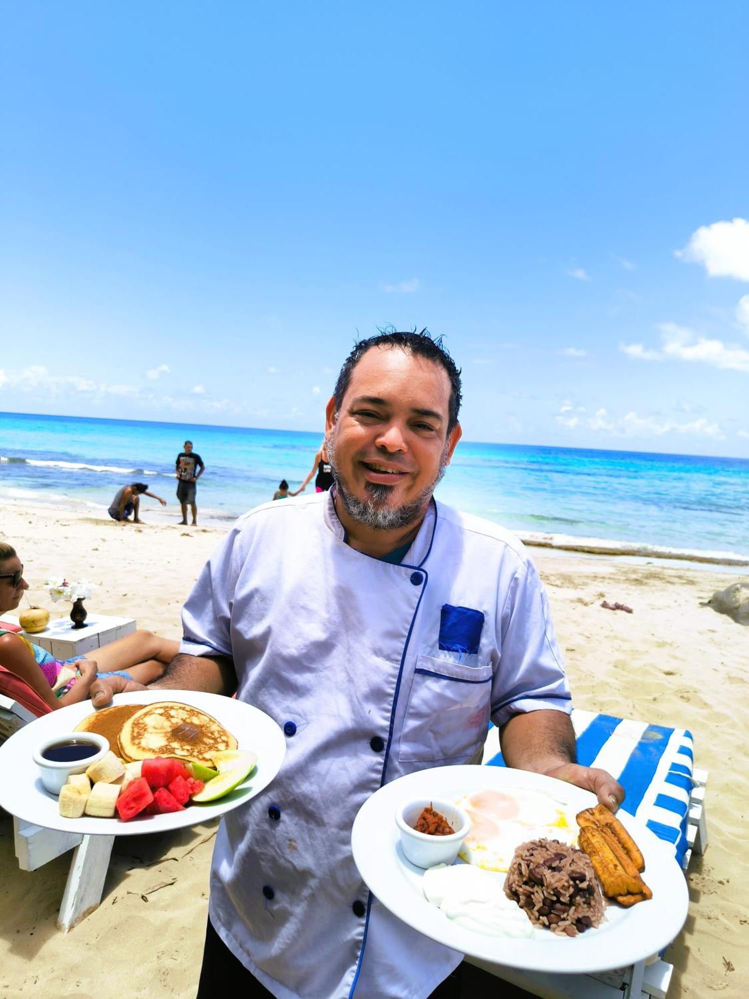 Paraiso Beach Hotel Brig Bay 外观 照片