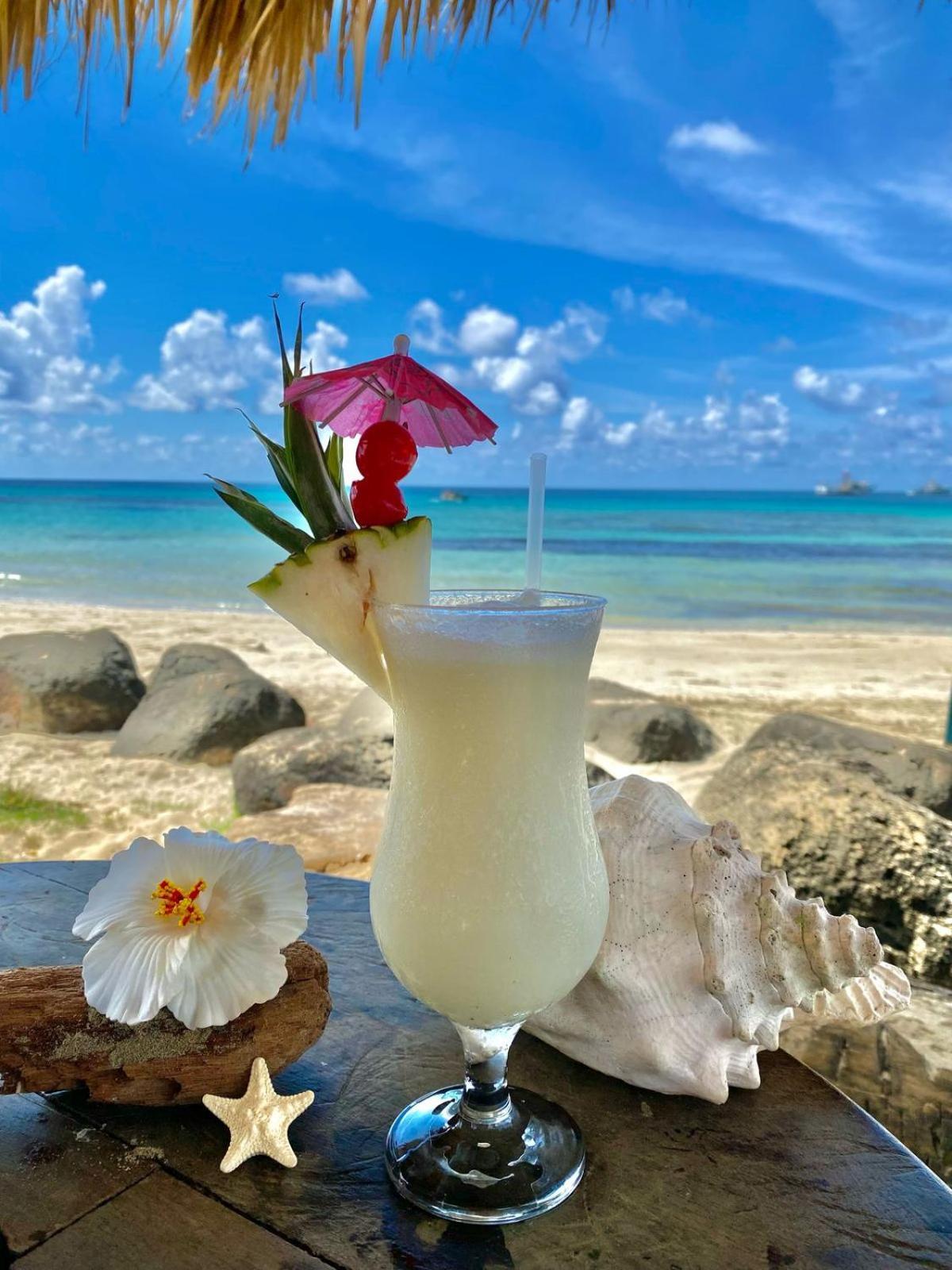 Paraiso Beach Hotel Brig Bay 外观 照片