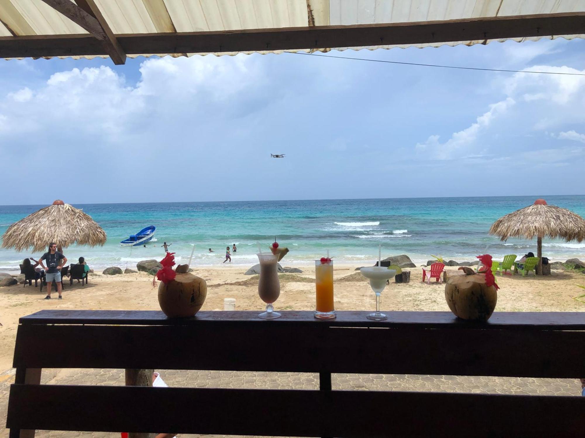 Paraiso Beach Hotel Brig Bay 外观 照片