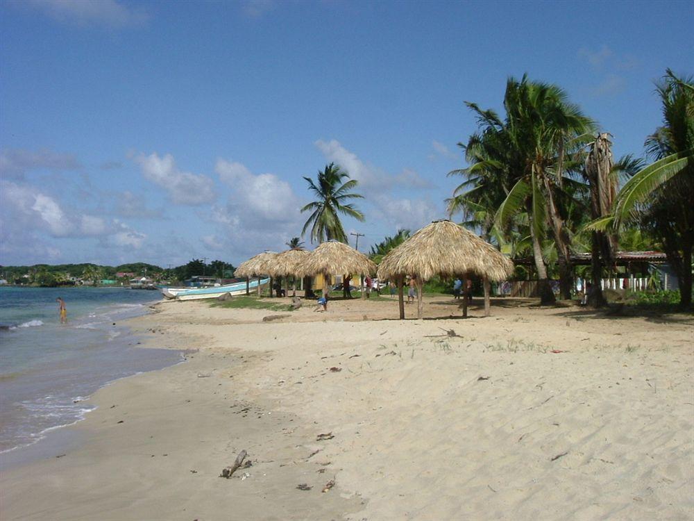 Paraiso Beach Hotel Brig Bay 外观 照片