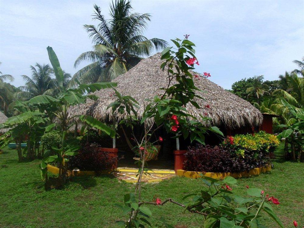 Paraiso Beach Hotel Brig Bay 外观 照片