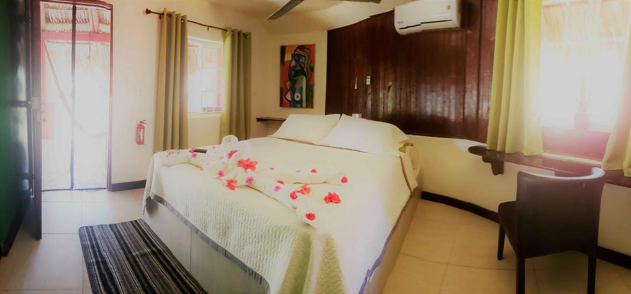 Paraiso Beach Hotel Brig Bay 外观 照片