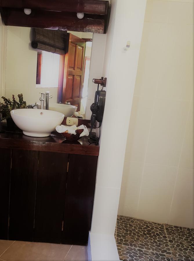 Paraiso Beach Hotel Brig Bay 外观 照片