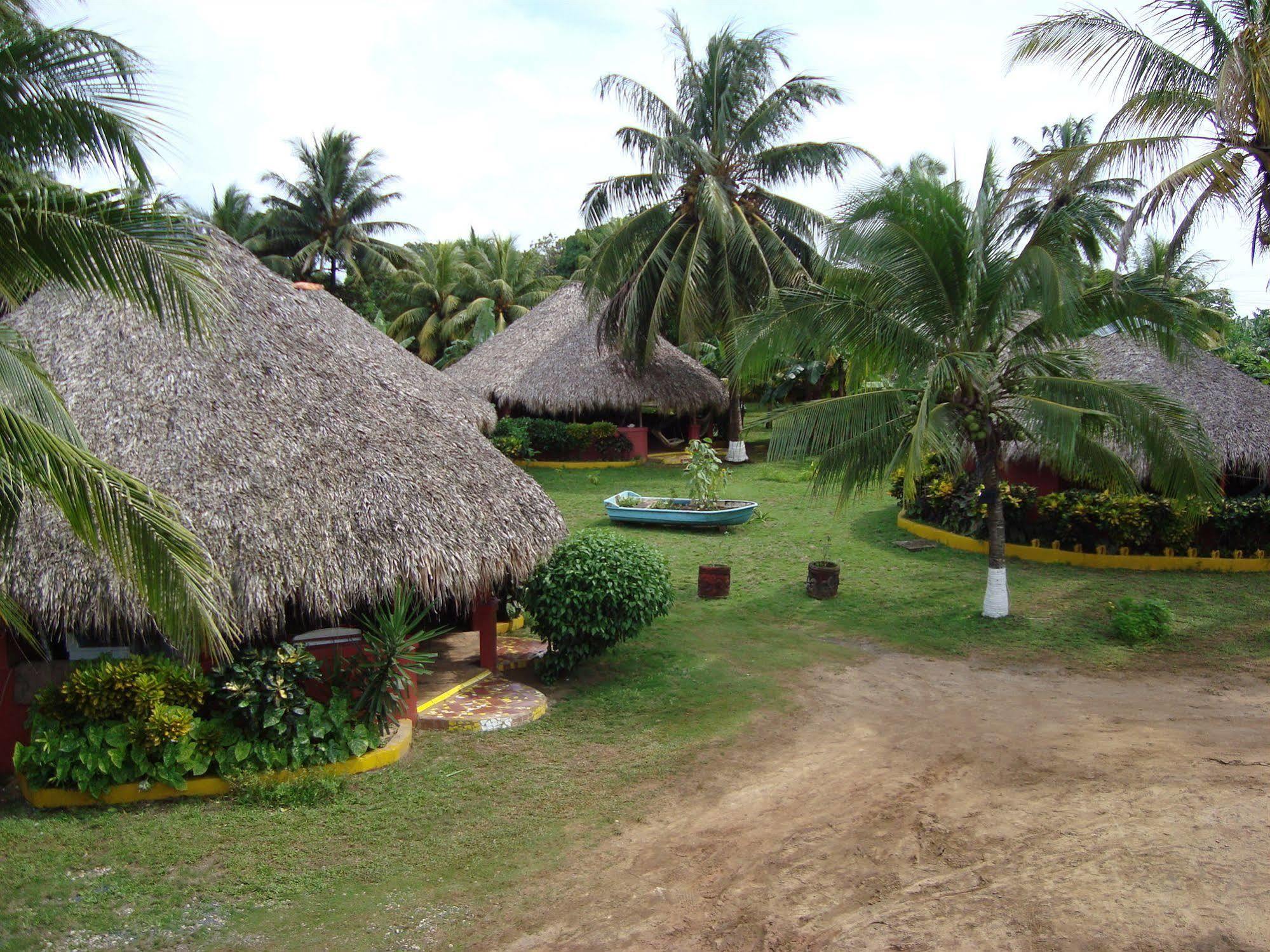 Paraiso Beach Hotel Brig Bay 外观 照片