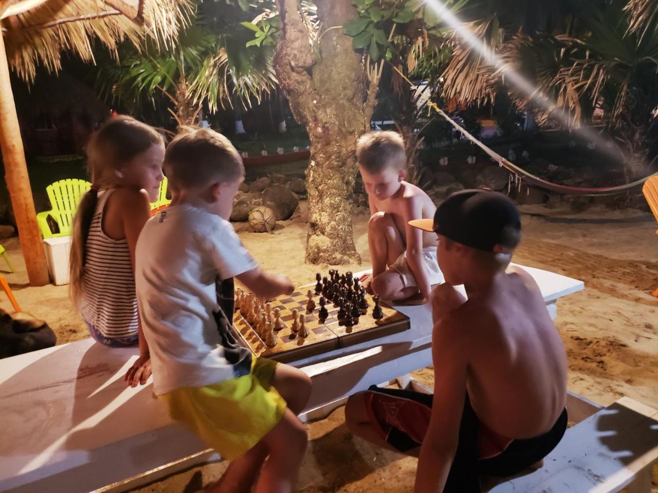 Paraiso Beach Hotel Brig Bay 外观 照片