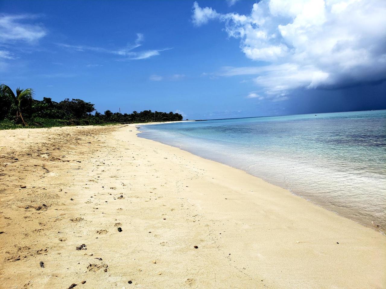 Paraiso Beach Hotel Brig Bay 外观 照片